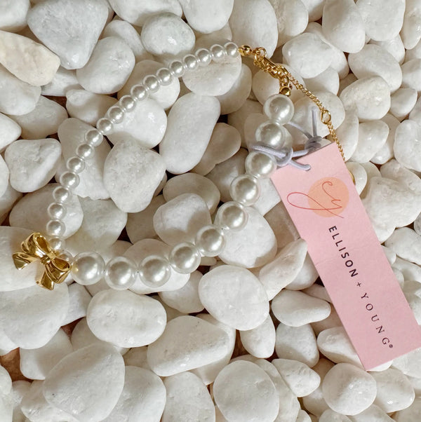 Dangle Bow Pearl Bracelet – 18K Gold‑Plated Brass & Glass Pearls